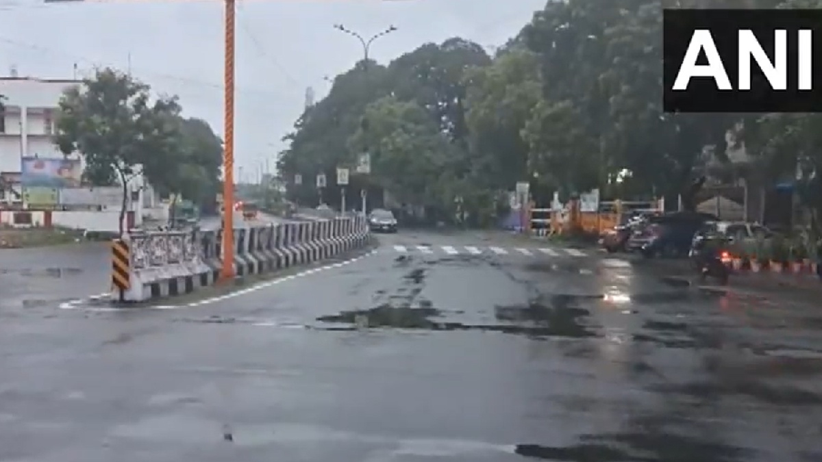 Cyclone Ditwah Nears TN Coast; 54 Flights Cancelled, Red Alert Issued for Heavy Rain