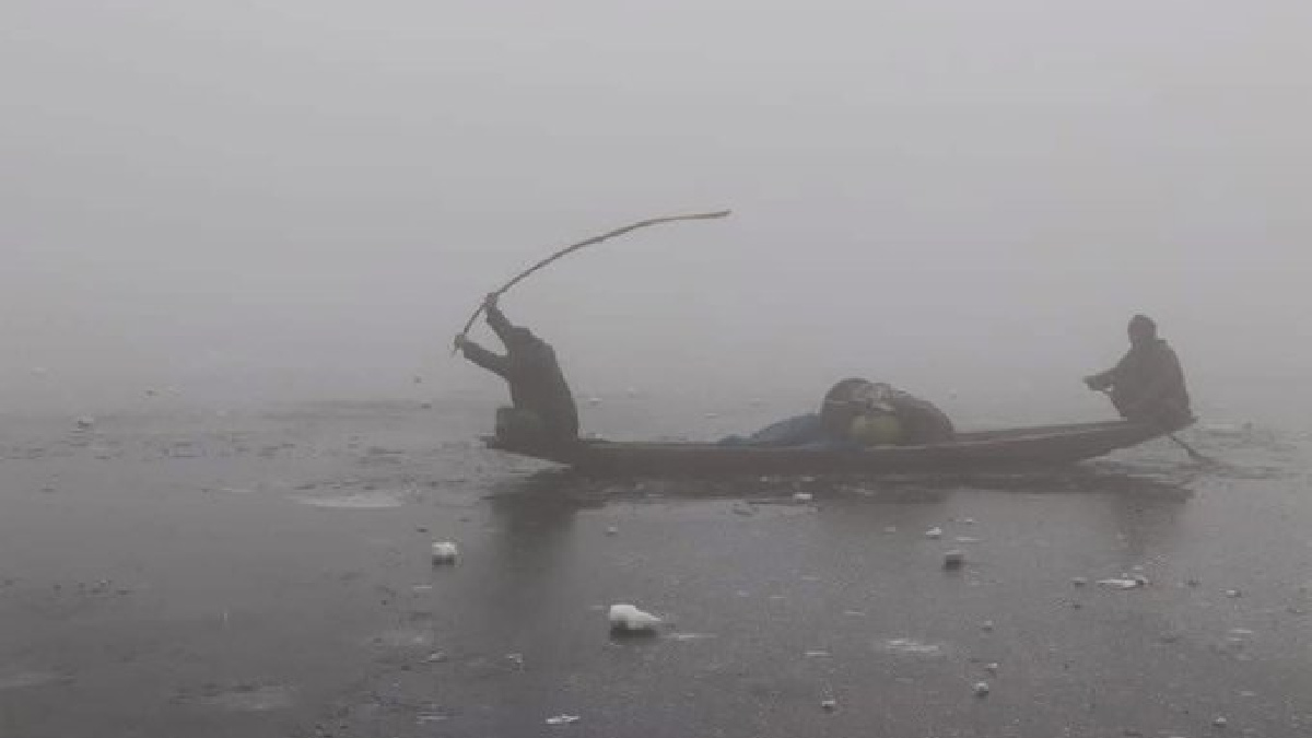 Kashmir Cold Wave: Srinagar Hits –3.9°C, Zojila Records –16°C; Winter Vacation Announced