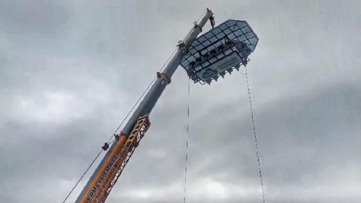 Kerala: Technical Glitch in Sky Dining Restaurant Leaves Tourists Trapped Mid‑Air