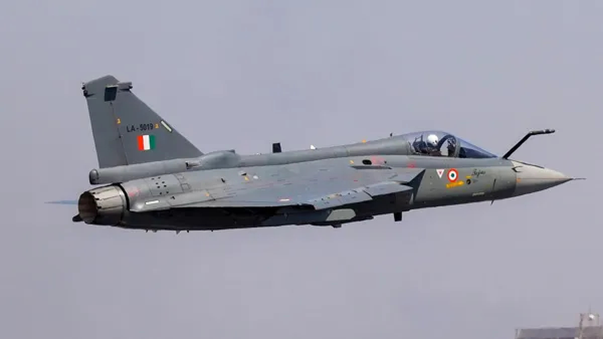 Tejas Fighter Jet of IAF Crashes During Dubai Air Show