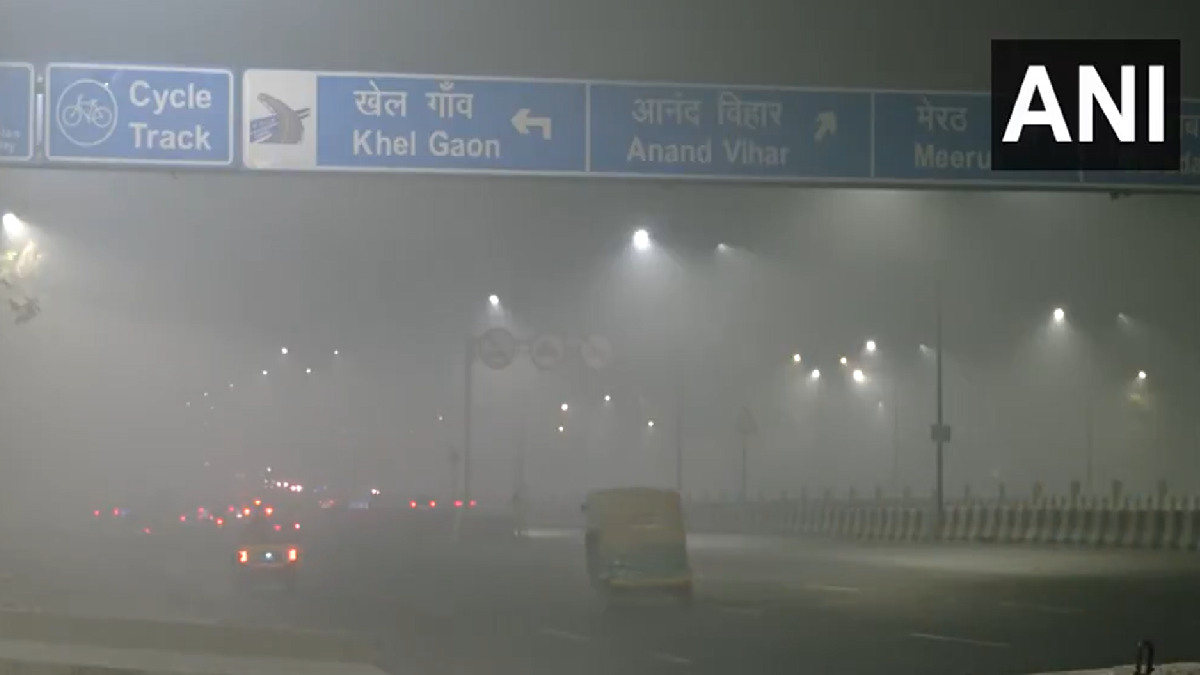Delhi Air Quality Update: AQI Stays 'Very Poor'; Over 150 Flights Delayed at IGI