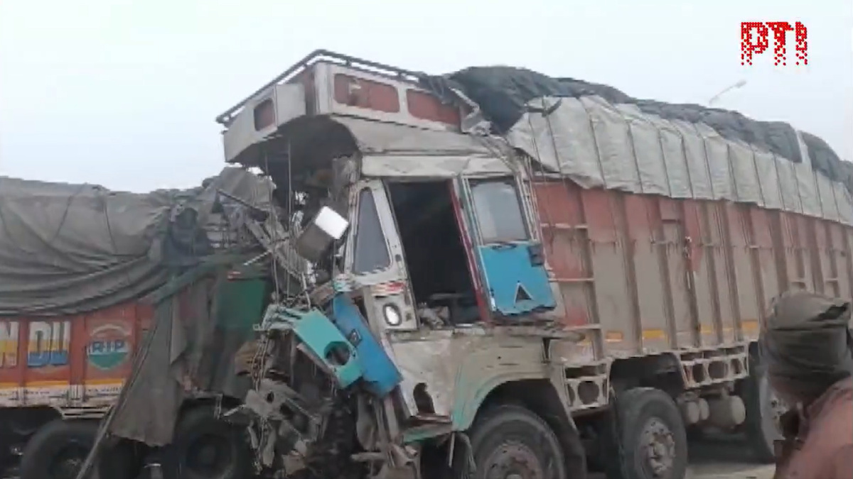Lucknow-Varanasi Highway: 2 Dead, 16 Injured in Massive Pile-up Amidst Dense Fog