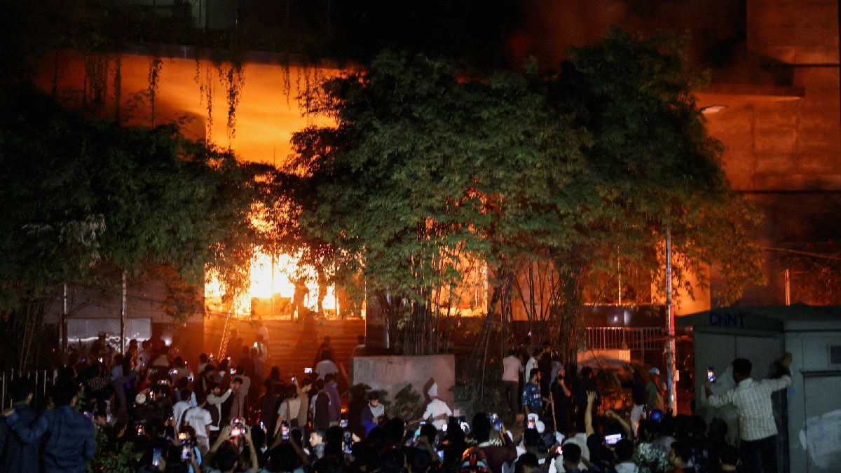 Bangladesh Violence: Dhaka Unrest After Osman Hadi Death; Indian Mission Attacked
