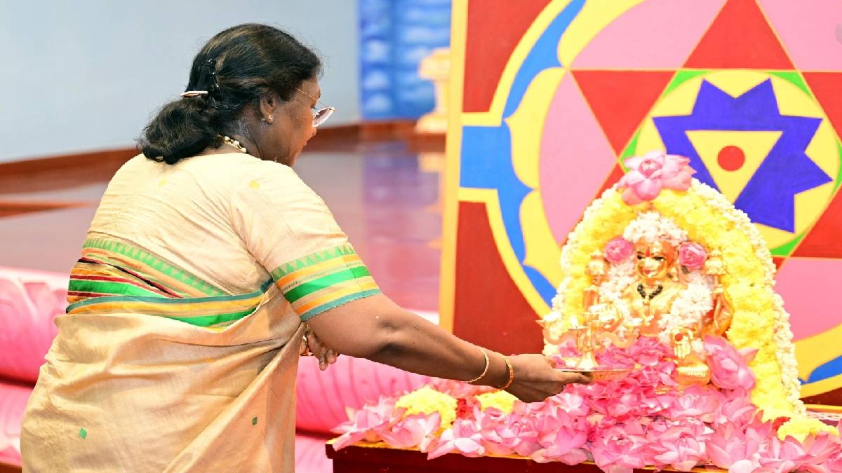 President Droupadi Murmu Visits Sripuram Golden Temple in Vellore
