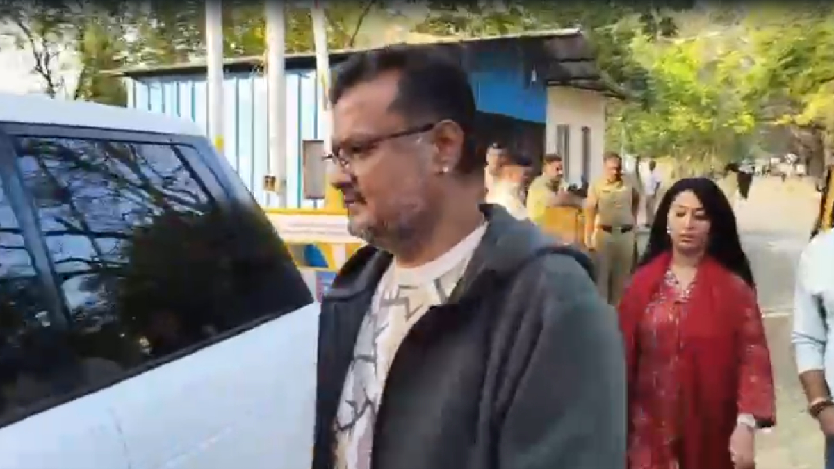 ಫ್ಯಾನ್ಸ್ ಗಲಾಟೆಯ ಬಳಿಕ ದರ್ಶನ್ ಭೇಟಿಯಾದ ವಿಜಯಲಕ್ಷ್ಮಿ, ದಿನಕರ್ - ದರ್ಶನ್ ಜೊತೆ ಮಾತುಕತೆ