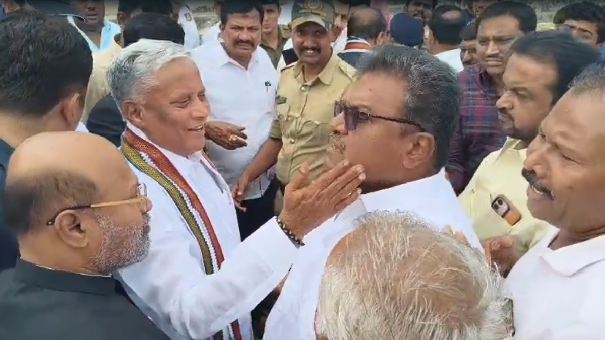 ಕೇಂದ್ರ ಸಚಿವರ ಎದುರೇ ನಗರಸಭೆ ಅಧ್ಯಕ್ಷ–ಶಾಸಕರ ವಾಕ್ಸಮರ!