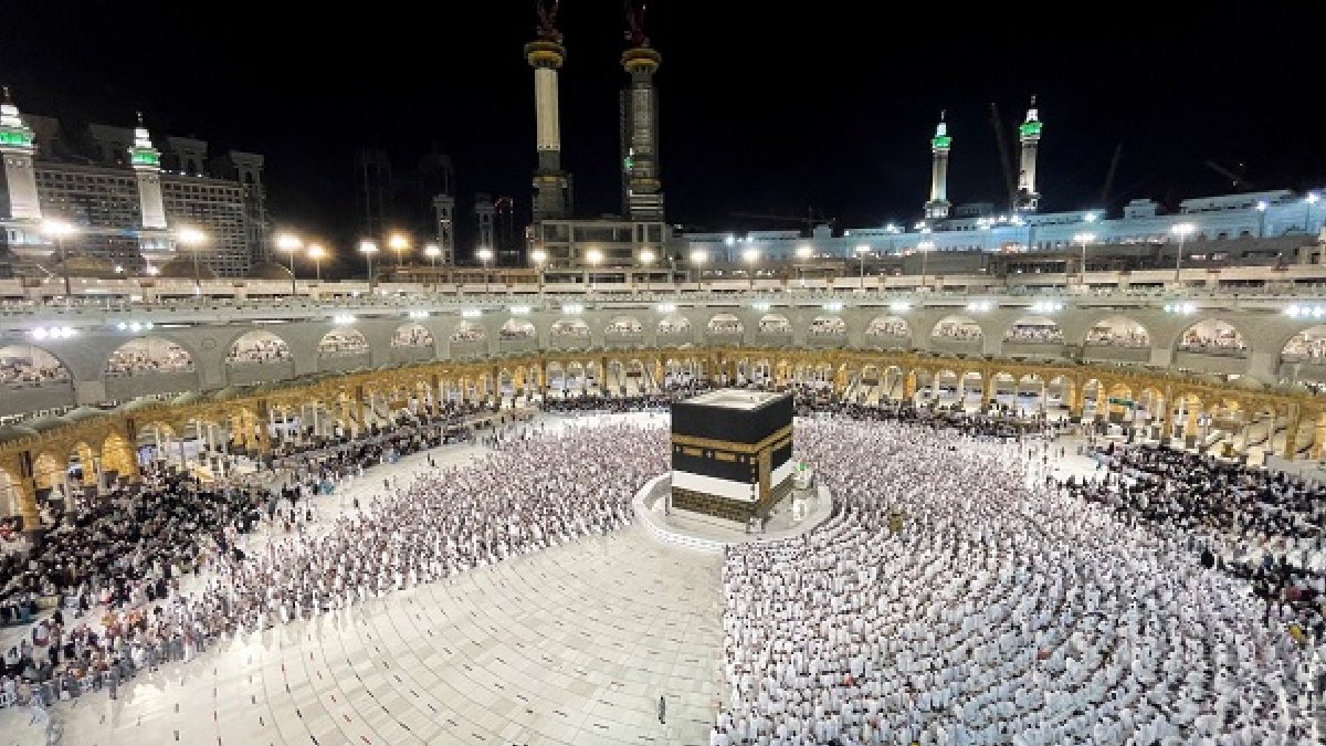 Saudi Arabia Announces Strict Hajj Transport Rules: Fines Up to ₹22.5 Lakh and Lifetime Bans