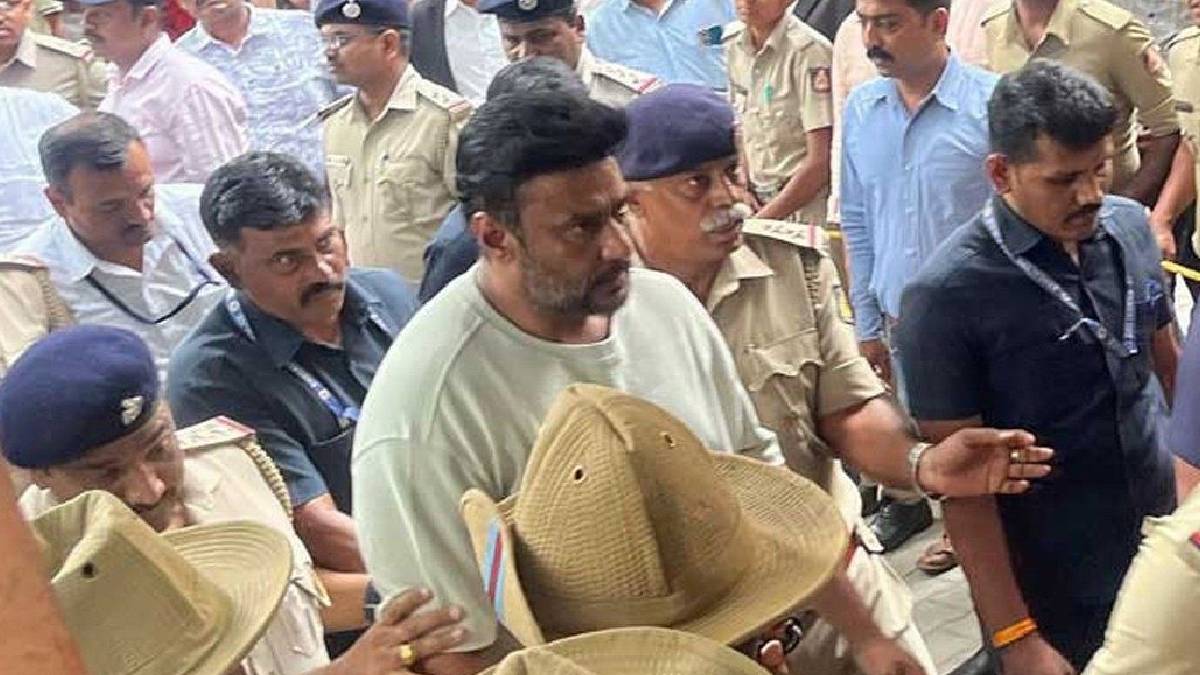 ಪರಪ್ಪನ ಅಗ್ರಹಾರದಲ್ಲಿ ದರ್ಶನ್ ವಿವಾದ!! ಜೈಲಿನಲ್ಲಿ ಮತ್ತೆ ಅಸಹಜ ವರ್ತನೆ ತೋರಿದ್ರಾ  ದರ್ಶನ್?