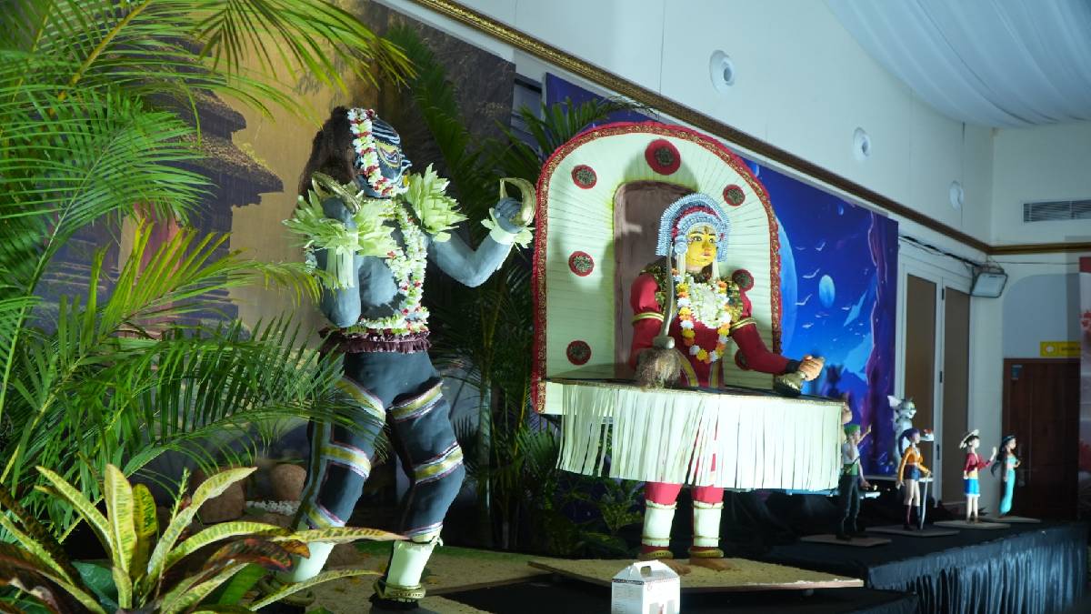 Kantara And Koragajja Theme Cake At Bengaluru Show Draws Huge Crowds But Sparks Cultural Debate