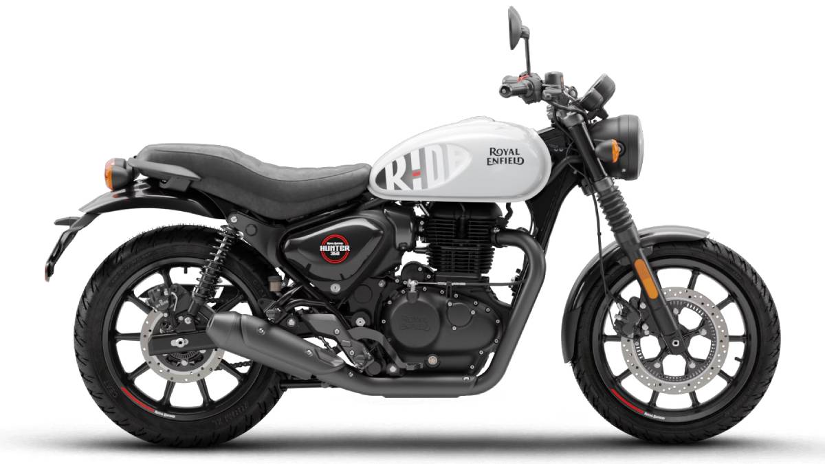 Hunter 350 Reloaded: Royal Enfield’s Urban Icon Gets a 2025 Makeover | Photo Credit: https://www.royalenfield.com/content/dam/royal-enfield/hunter-350/studio-shots/new/dapper-white.png