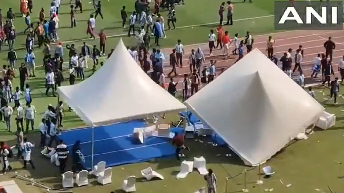 Vandalism at Salt Lake Stadium: Fans Riot Over ‘Terrible Management’ After Lionel Messi’s Brief Kolkata Visit