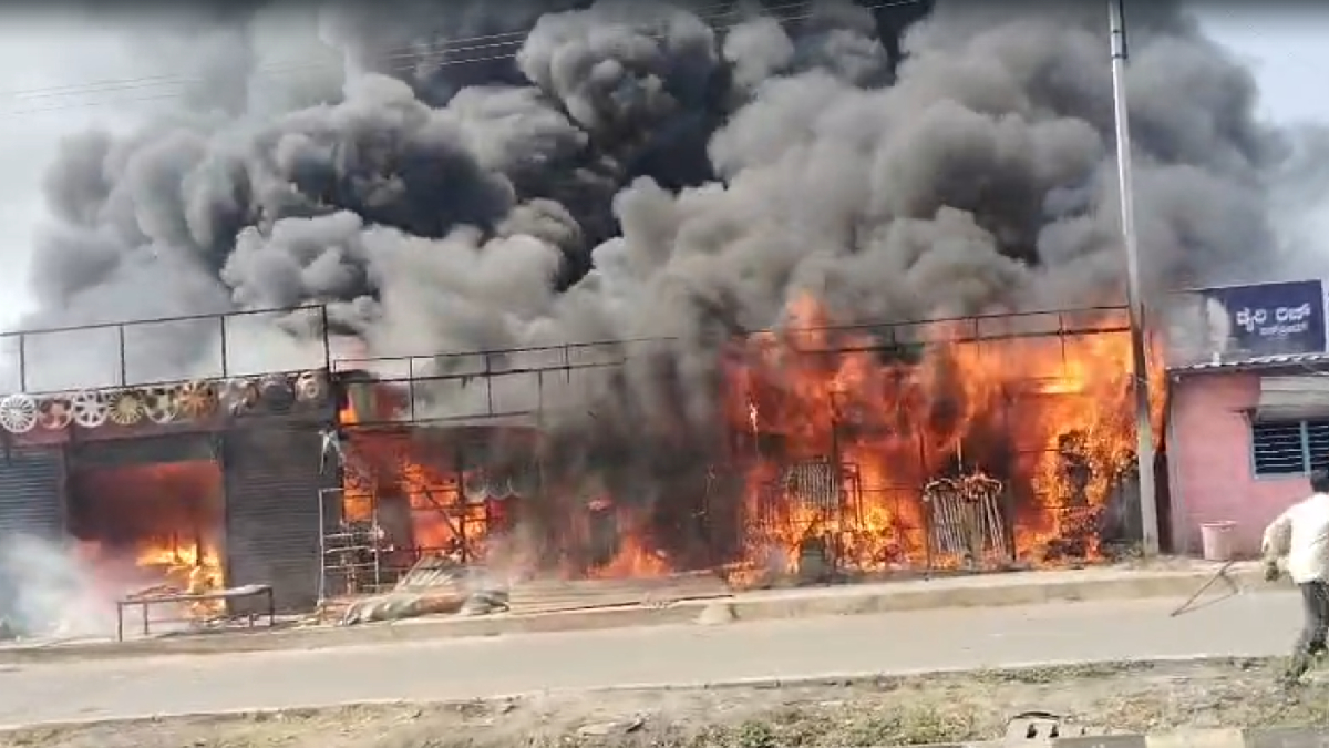 ಹೊತ್ತಿ ಉರಿದ ಅಂಗಡಿಗಳು – ಹುಬ್ಬಳ್ಳಿಯ ಹೊರವಲಯದಲ್ಲಿ ಬೆಂಕಿ ಅವಘಡ