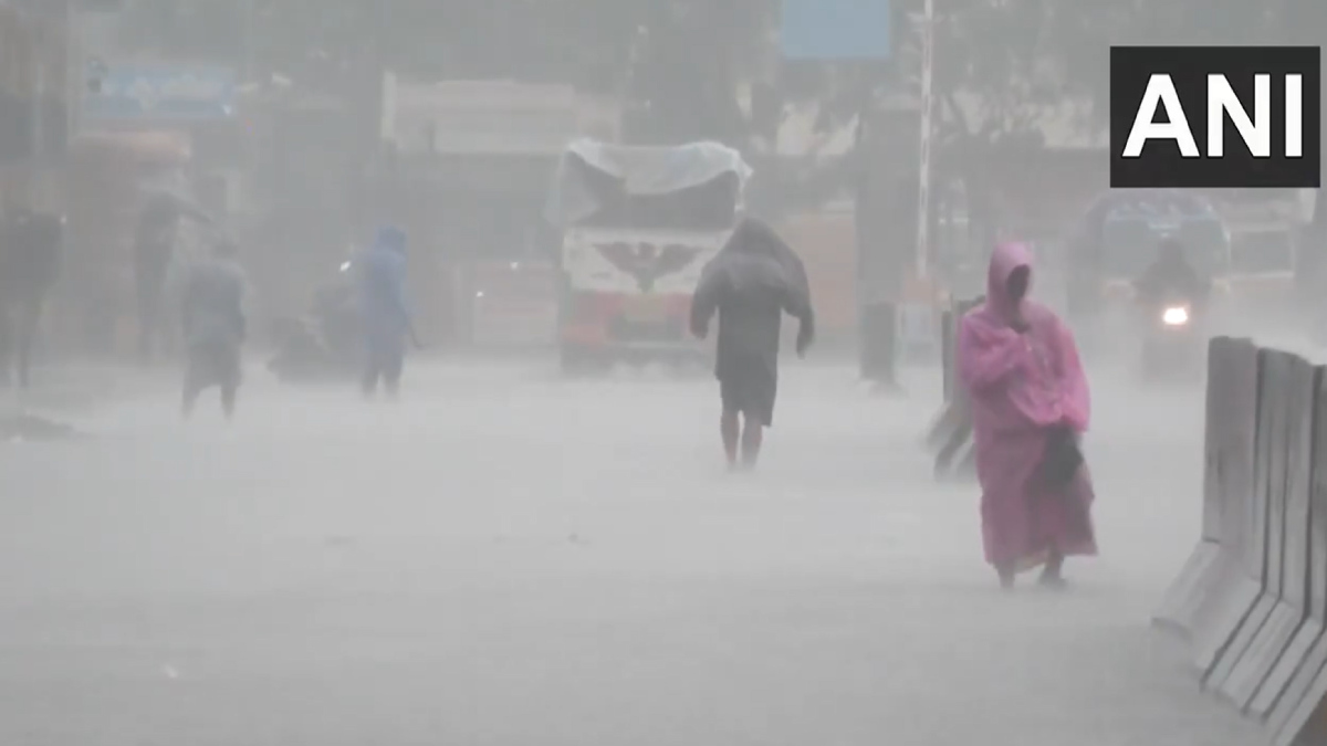 Tamil Nadu Weather Update: IMD Yellow Alert Issued for Coastal Districts; Heavy Rain Forecast for Chennai Today