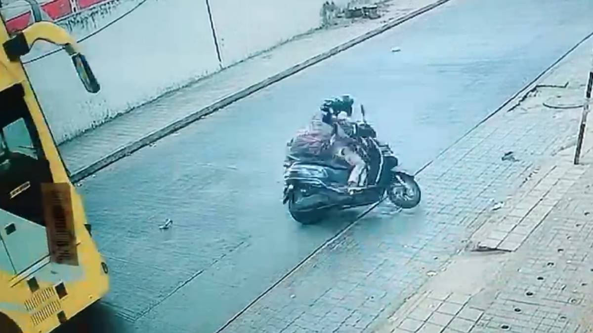 ಸಮಯಪ್ರಜ್ಞೆಯಿಂದ ಇಬ್ಬರು ಮಹಿಳೆಯರ ಜೀವ ಉಳಿಸಿದ ಬಸ್ ಚಾಲಕ - ವಿಡಿಯೋ ವೈರಲ್!!