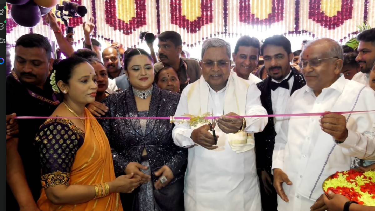 ಮೈಲಾರಿ ಹೋಟೆಲ್ ಉದ್ಘಾಟನೆಗೆ ಸಿಎಂ ಸಿದ್ದರಾಮಯ್ಯ – ಉಪಹಾರ ಸವಿದ ಕ್ಷಣಗಳು ಇಲ್ಲಿವೆ!!