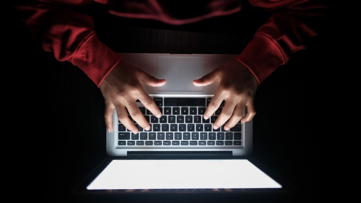 Bengaluru Techie Duped of ₹2.32 Lakh After Clicking Fake Traffic Challan Link