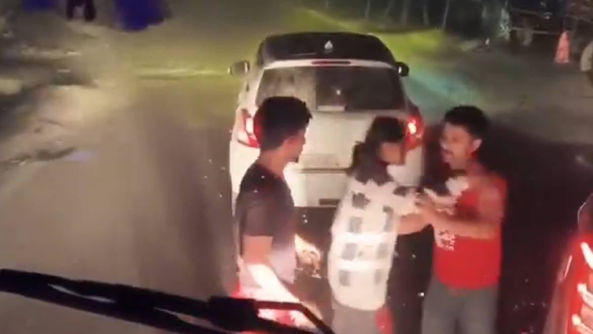 Drunk Men Attack Bus in Hamirpur: Girl Critically Injured in Salasi Incident