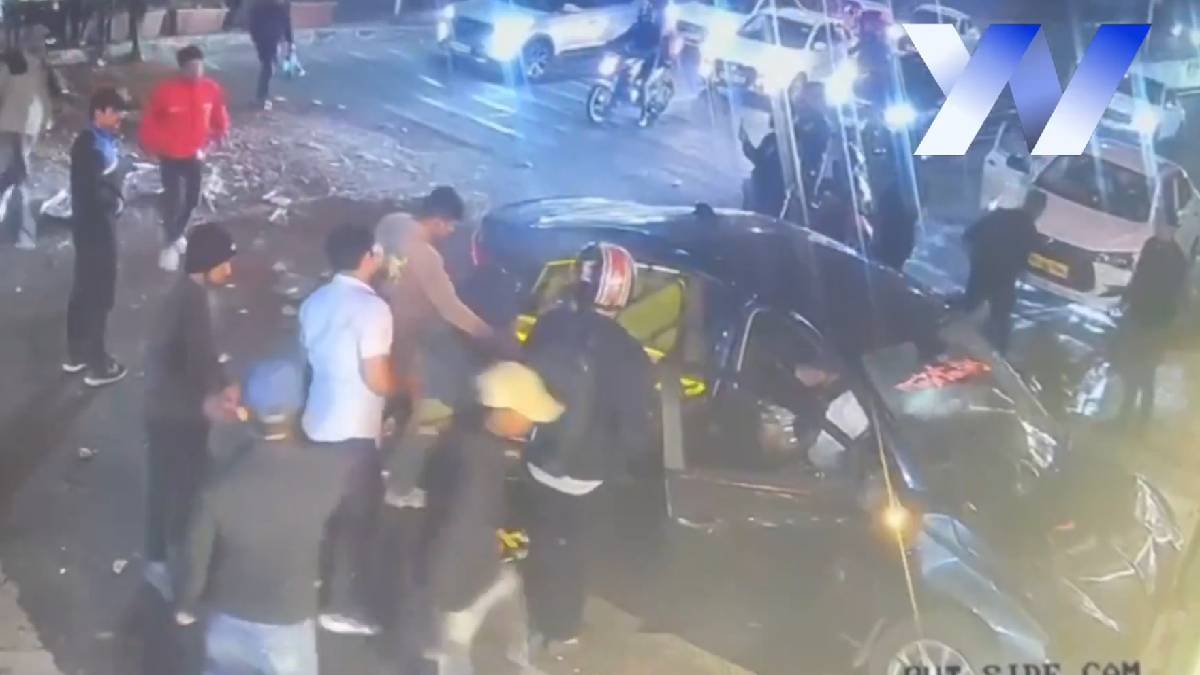 Drunk Driving Scare In Indiranagar: Car Crashes Into A Restaurant, Pedestrians Escape Narrowly