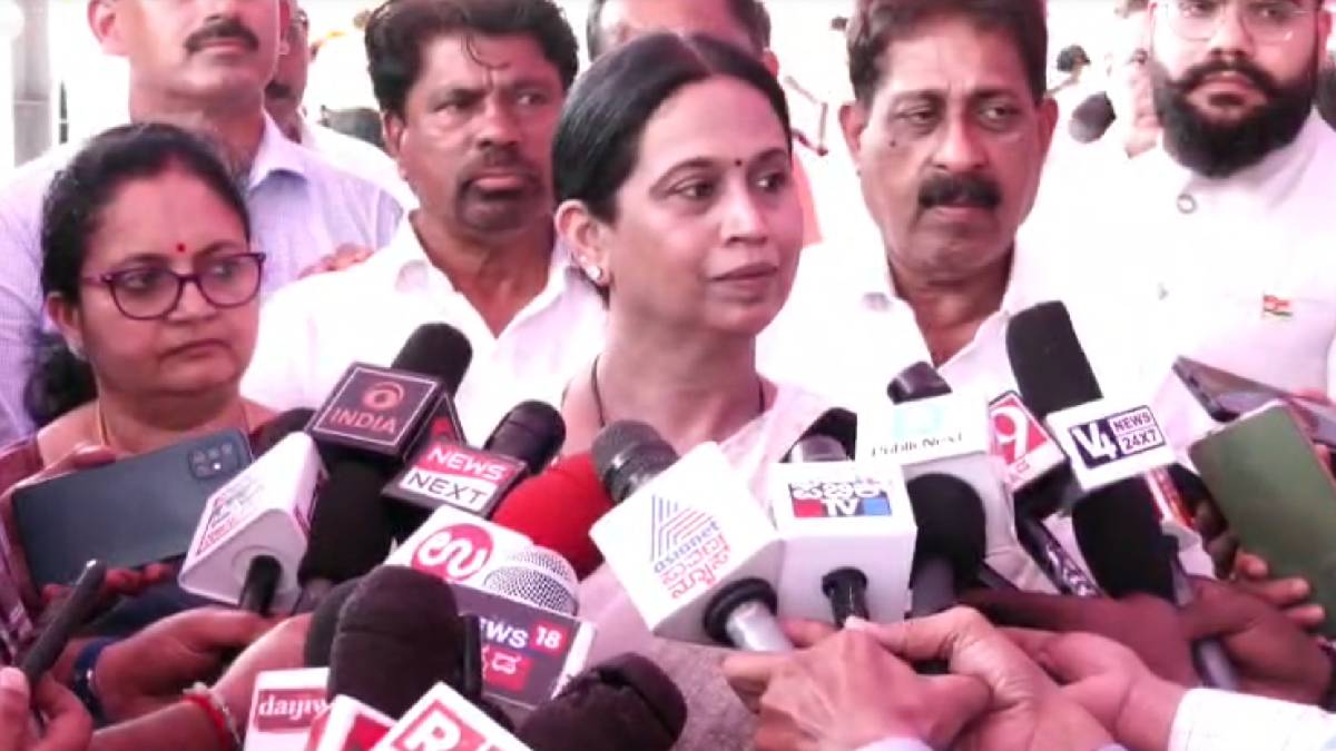 400 ಕೋಟಿ ದರೋಡೆ ವಿಚಾರ ಕೇಳಿ 'ಎದೆ ಜಲ್ ಎಂದಿತು' ಎಂದ  ಲಕ್ಷ್ಮಿ ಹೆಬ್ಬಾಳ್ಕರ್ - ಹೇಳಿದ್ದೇನು?