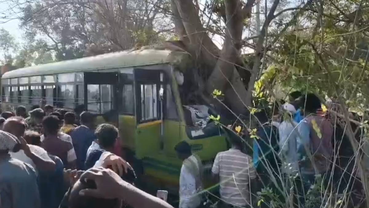 ನಿಯಂತ್ರಣ ತಪ್ಪಿದ ಕೆಎಸ್‌ಆರ್‌ಟಿಸಿ ಬಸ್ – ಸೀದಾ ಹೋಗಿ ಮರಕ್ಕೆ ಗುದ್ದಿದ ಭಯಾನಕ ಘಟನೆ!!