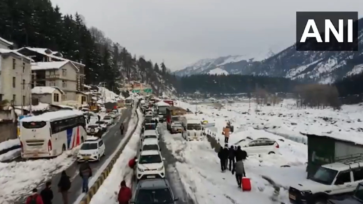 Himachal Pradesh Crippled by Heavy Snowfall: 885 Roads Blocked, Essential Services Severely Hit