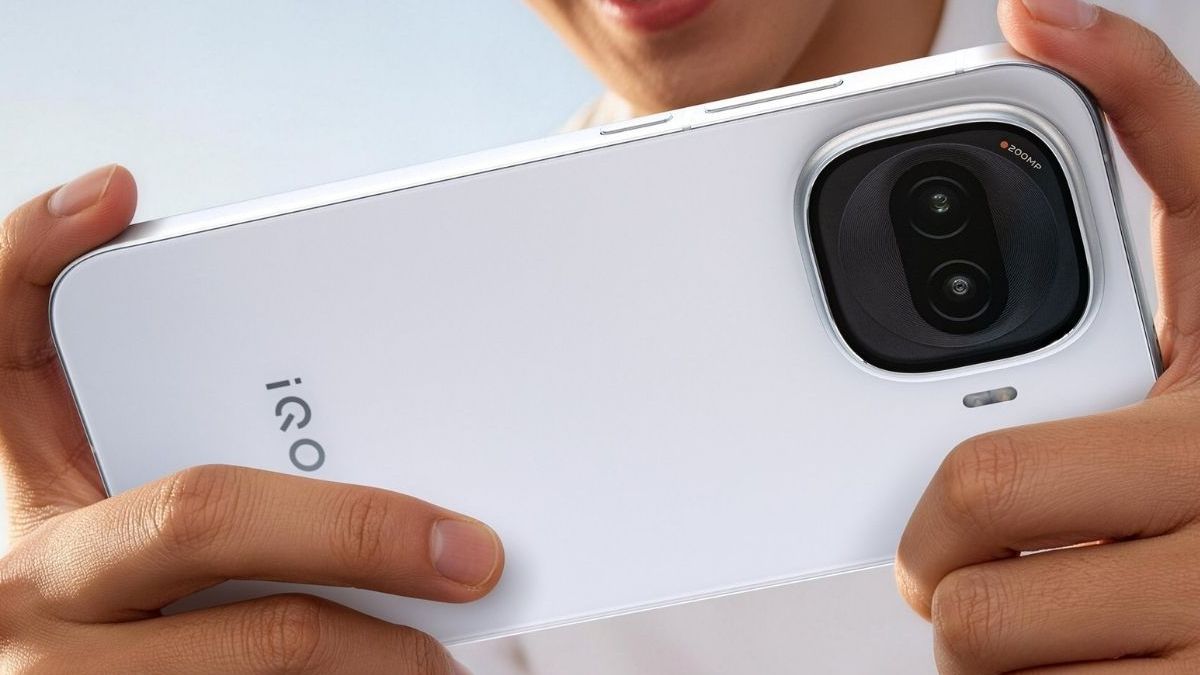 iQOO Z11 Turbo Debuts with Snapdragon 8 Gen 5, Massive 7,600mAh Battery, and 144Hz Display