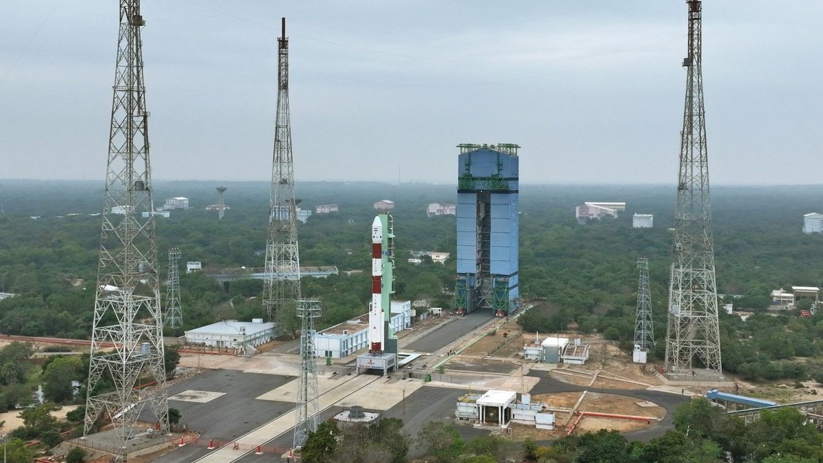 Mission Fails: ISRO’s PSLV-C62 Suffers Third-Stage Anomaly; 16 Satellites Feared Lost