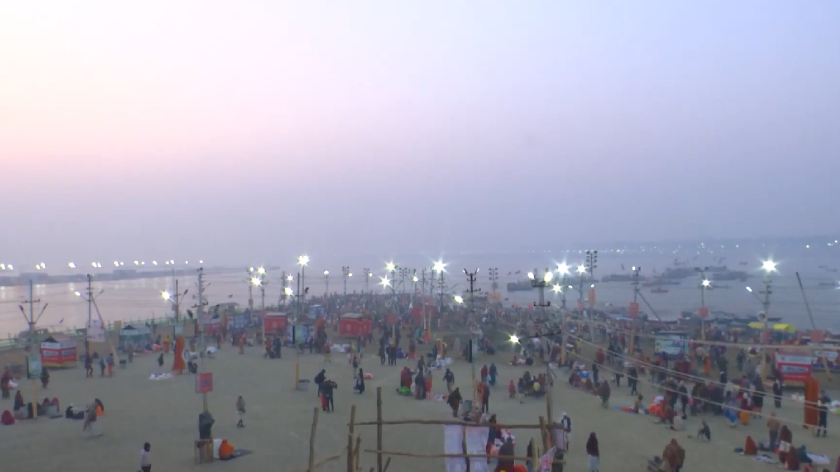 Magh Mela 2026: 1 Crore Pilgrims to Swarm Prayagraj Sangam for Makar Sankranti Snan; See Viral Video