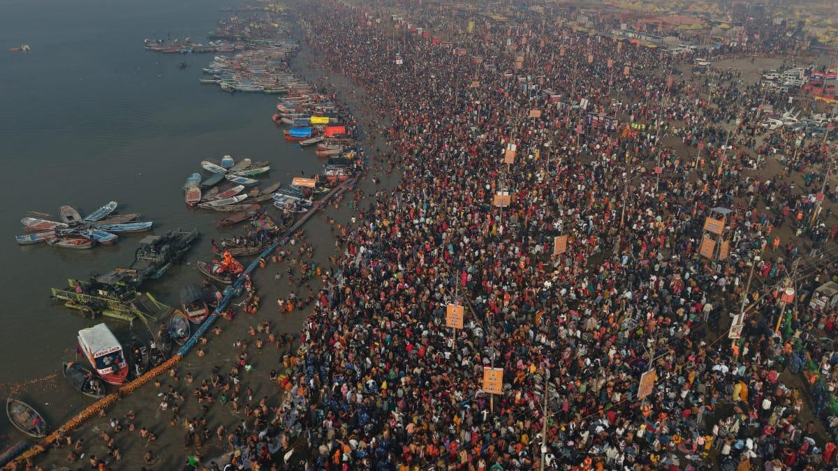 Devotees Take Holy Dips on Mauni Amavasya at Magh Mela 2026