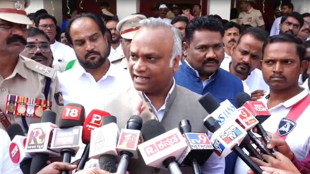 ಬಿಜೆಪಿ-ಜೆಡಿಎಸ್ ಸರ್ಕಾರದ ಬಗ್ಗೆ ಕುಮಾರಸ್ವಾಮಿ ಹೇಳಿಕೆ - ಬಾರಿ ತಿರುಗೇಟು ಕೊಟ್ಟ ಪ್ರಿಯಾಂಕ್ ಖರ್ಗೆ!!