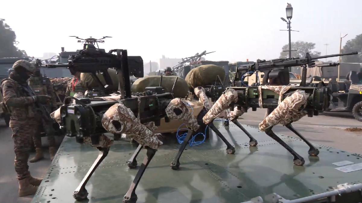 ಗಣರಾಜ್ಯೋತ್ಸವ ಪೂರ್ವಾಭ್ಯಾಸದಲ್ಲಿ ಜನರ ಕಣ್ಣು ಸೆಳೆದ ರೋಬೋಟ್‌ಗಳು - ಭಾರತೀಯ ಸೇನೆಯ ಹೊಸ ಹೆಜ್ಜೆ