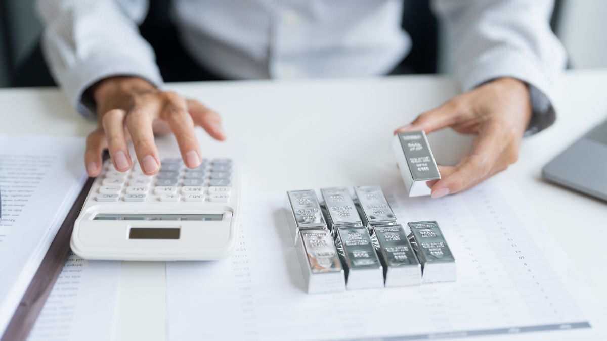 Silver Outperforms Gold in 2026: Why the White Metal is Soaring