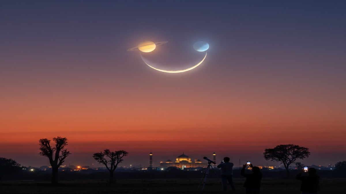 Smiling Moon Tonight: Rare Triple Conjunction of Moon, Saturn & Neptune