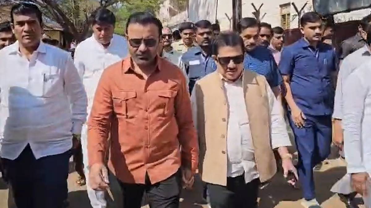 ಧಾರವಾಡದಲ್ಲಿ ಸಚಿವರ ಸಭೆ: 42 ಸಾವಿರ ಮನೆಗಳಿಗೆ ಹಕ್ಕುಪತ್ರ ವಿತರಣೆ ಪೂರ್ವಭಾವಿ!!