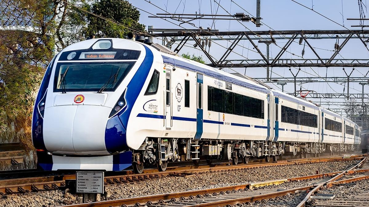 India Launches Inaugural Vande Bharat Sleeper Train on Howrah-Guwahati Route: Check Out Fare List & Features