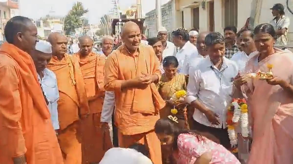 ಬಸವನ ಬಾಗೇವಾಡಿಯಲ್ಲಿ ಎತ್ತಿನ ಬಂಡಿ ಮೆರವಣಿಗೆ - ಕನ್ನೇರಿ ಶ್ರೀಗಳ ಭಾವನಾತ್ಮಕ ಸ್ವಾಗತದ ಕ್ಷಣ!!