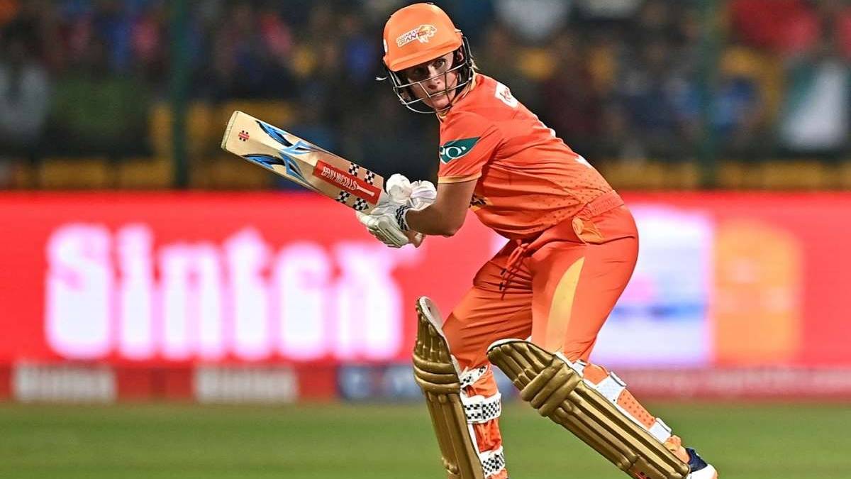 ಫೈನಲ್ ಹಣಾಹಣಿಗೆ ಕಾದು ಕುಳಿತ ಆರ್ಸಿಬಿ ಅಭಿಮಾನಿಗಳು - ಗೆದ್ದು ಬೀಗಿದ ಡೆಲ್ಲಿ ಈ ಬಾರಿ ಕಪ್ ಹೊಡೆಯುತ್ತಾ?