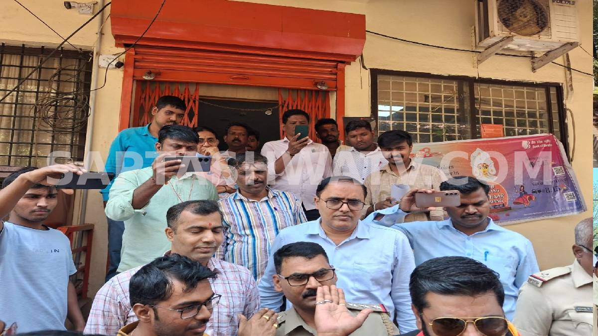 Belagavi Protest as Bank Staff Refuse to Speak Kannada