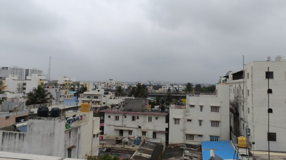 Bengaluru Shivers as Temperatures Dip; Doctors Issue Health Advisory for Children and Elderly