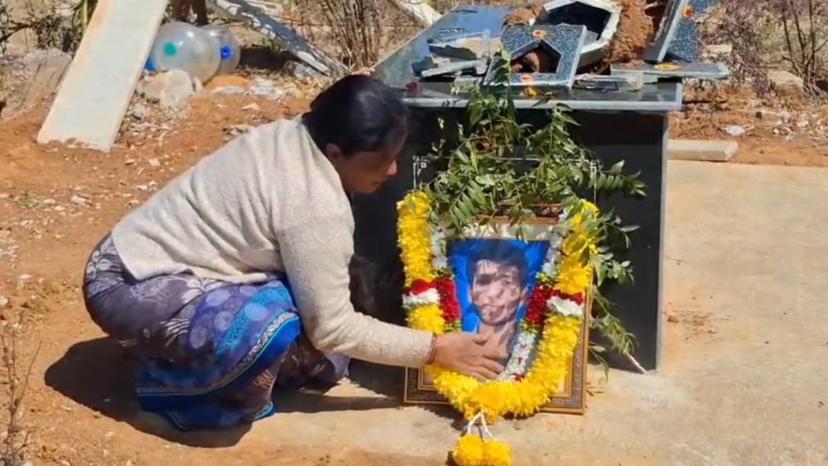 ಮಗನ ನೆನಪಿಗಾಗಿ ತಾಯಿಯ ತಪಸ್ಸು – ಧ್ವಂಸವಾದ ಸಮಾಧಿ ಮುಂದೆ ಬಿಕ್ಕಿ ಬಿಕ್ಕಿ ಅಳುತ್ತಿರುವ ಅಮ್ಮ!!