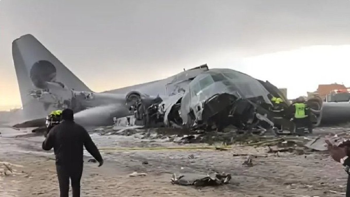 Bolivia Cargo Plane Crash: 15 Killed, Banknotes Scattered on Highway