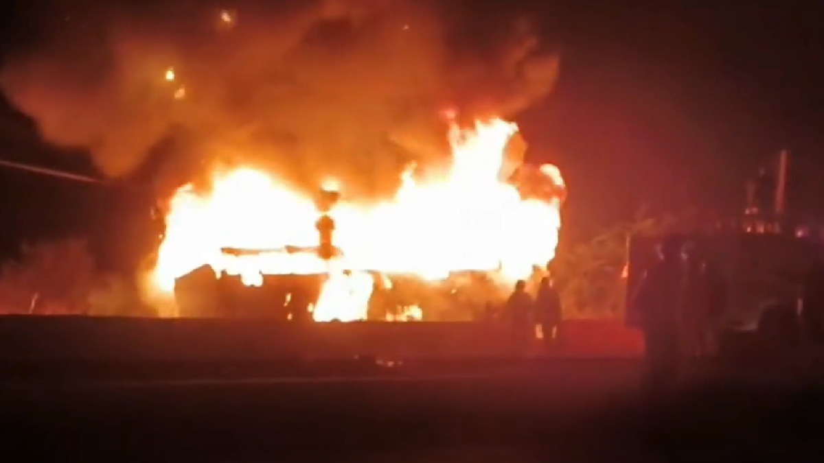 40 Escape as Sanjana Travels Bus Catches Fire on Bengaluru-Tumakuru Highway