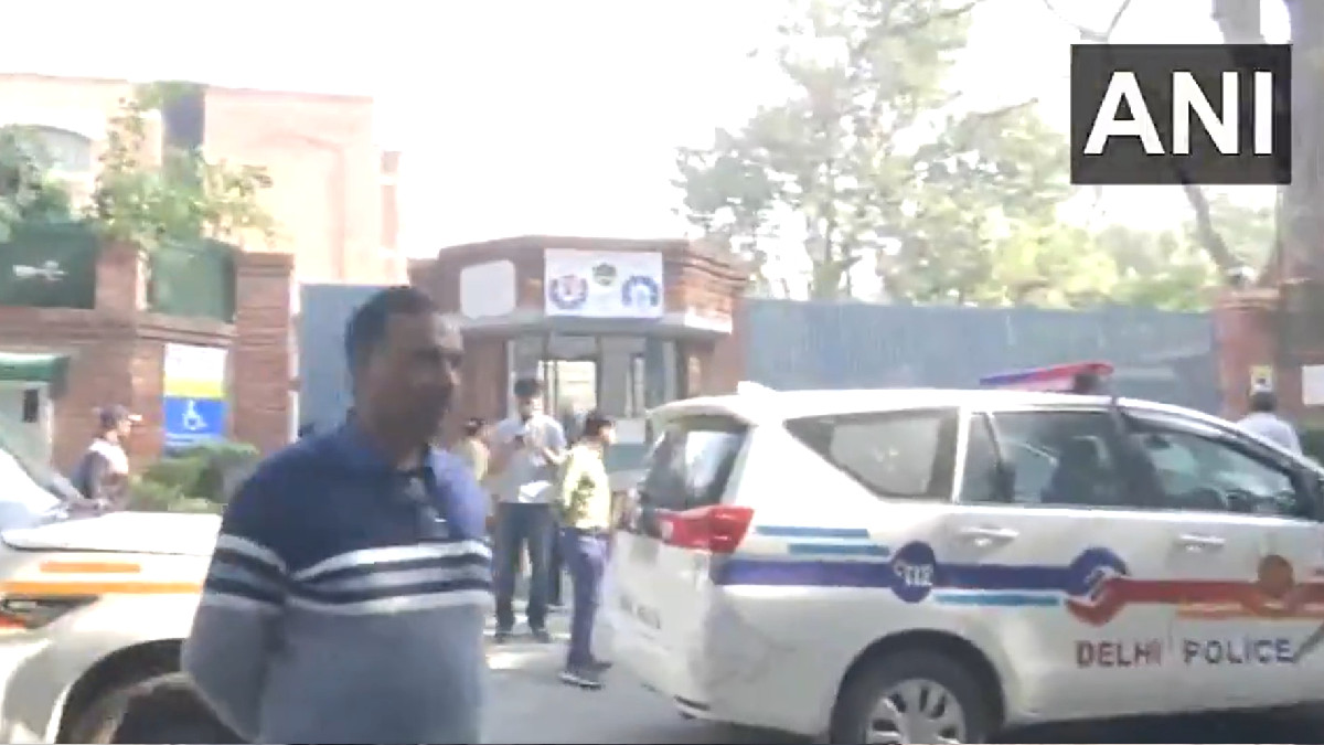 Delhi Schools on High Alert: 9 Institutions Receive Bomb Threats with Warning of Parliament Blast
