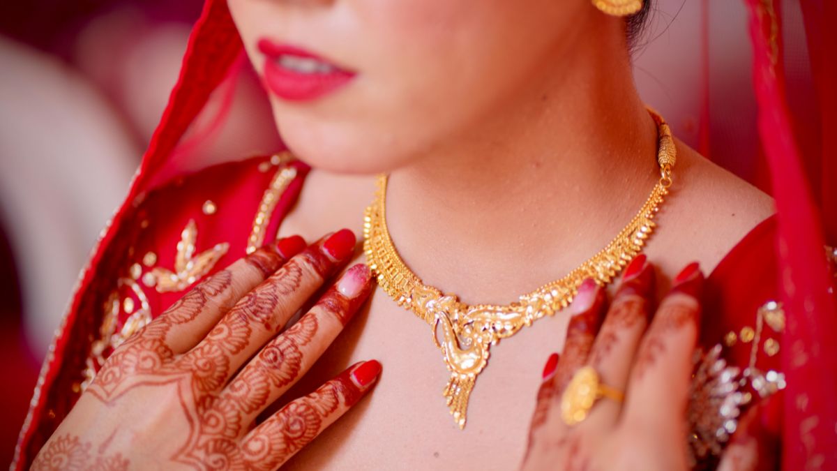 Gold Rate Today (Feb 6, 2026): Big Drop in Gold Prices; 24K Gold Falls to ₹1.51 Lakh in Delhi & Mumbai