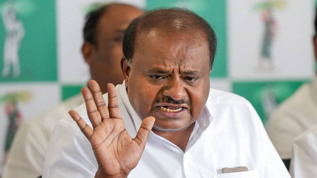 ರಾಜಕೀಯದಲ್ಲಿ ಪ್ರಚಾರದ ಹಪಹಪಿತನ – ಜನರ ಕಷ್ಟದ ಹಣದ ದುರ್ಬಳಕೆ