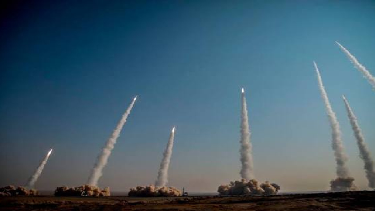 Iran Launches Ballistic Missile Barrage at Israel Following US-Israeli Strikes