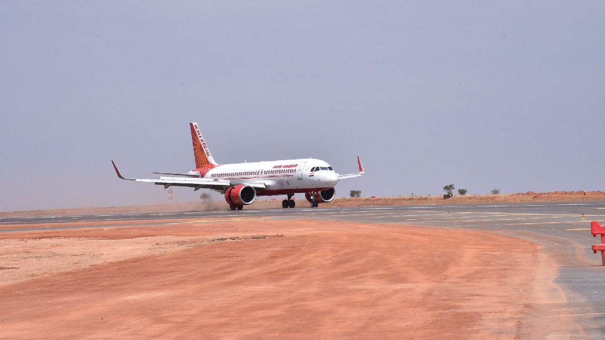 Bangalore Airport Security Breach: Narrow Escape at Airport After Stray Dogs Breach Restricted Runway Zone