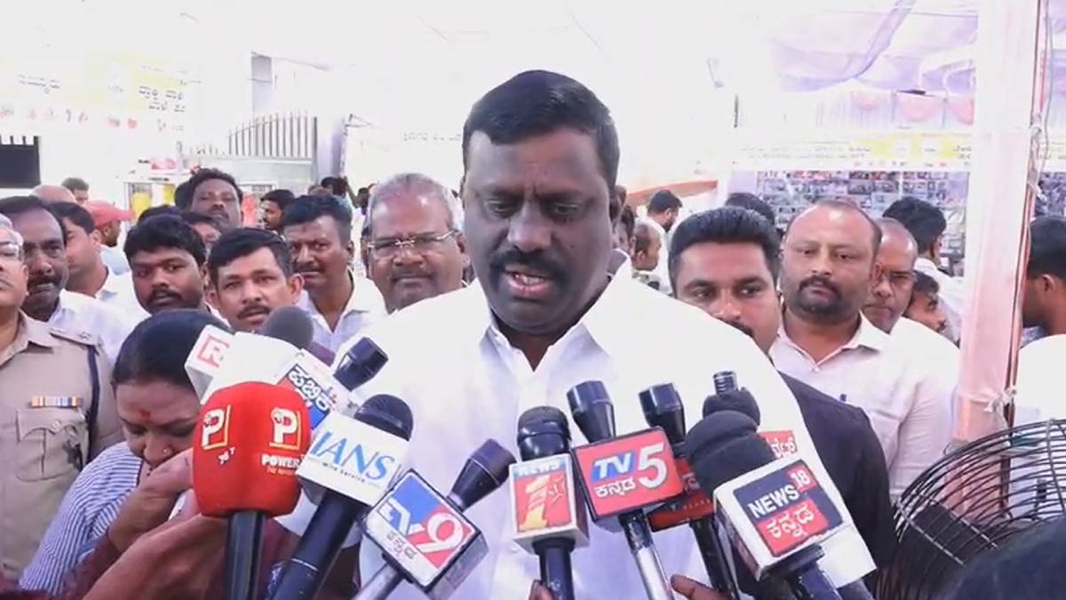 ರಾಜಕೀಯ ಗೊಂದಲಕ್ಕೆ ಉತ್ತರ ನೀಡಿದ ಶಾಸಕ ಹಿಟ್ನಾಳ್ – ಡಿಕೆ ಬ್ರದರ್ಸ್ ಪ್ರವಾಸದ ಬಗ್ಗೆ ಸ್ಪಷ್ಟನೆ!!