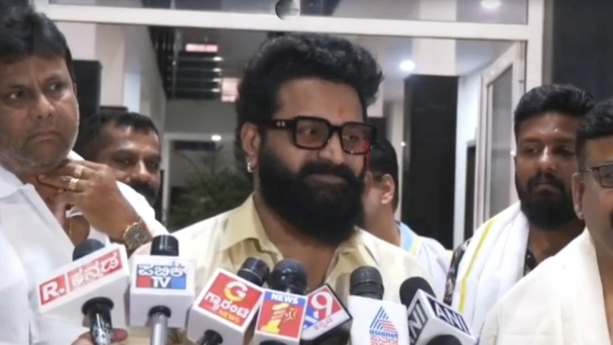 Rishab Shetty Loses Cool Over Rashmika Mandanna Wedding Question at Mantralaya