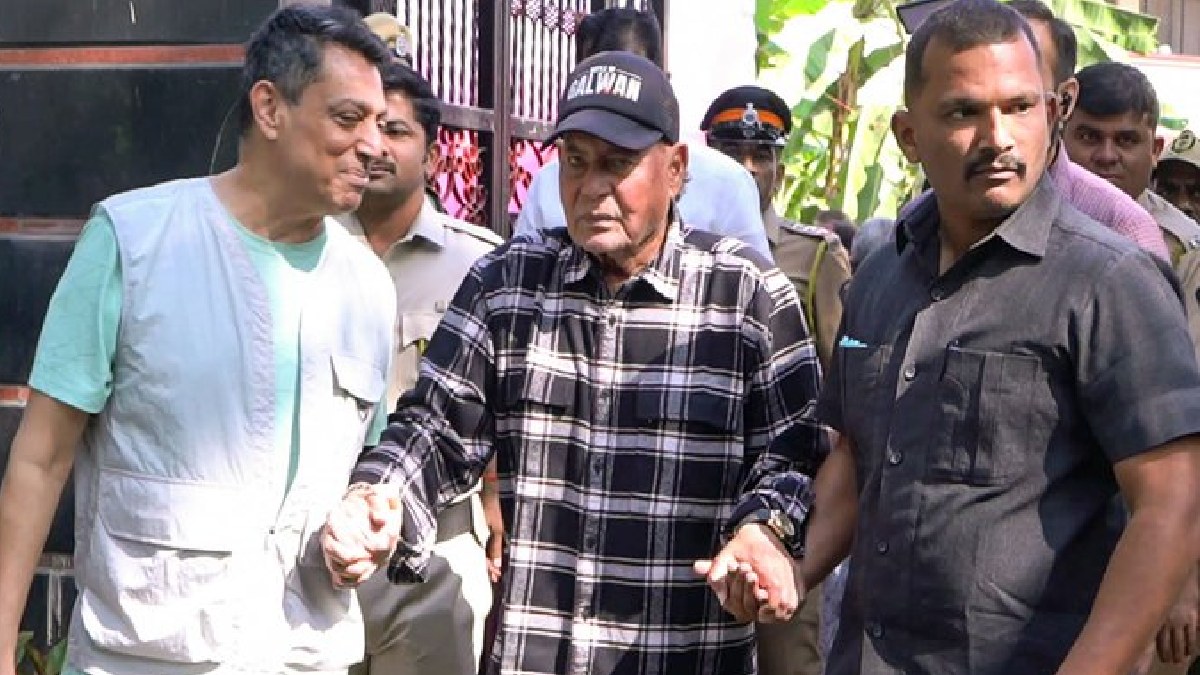 Legendary Screenwriter Salim Khan Admitted to ICU; Salman Khan and Family Rush to Mumbai Hospital